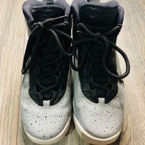 SELLING GREY JORDANS💋